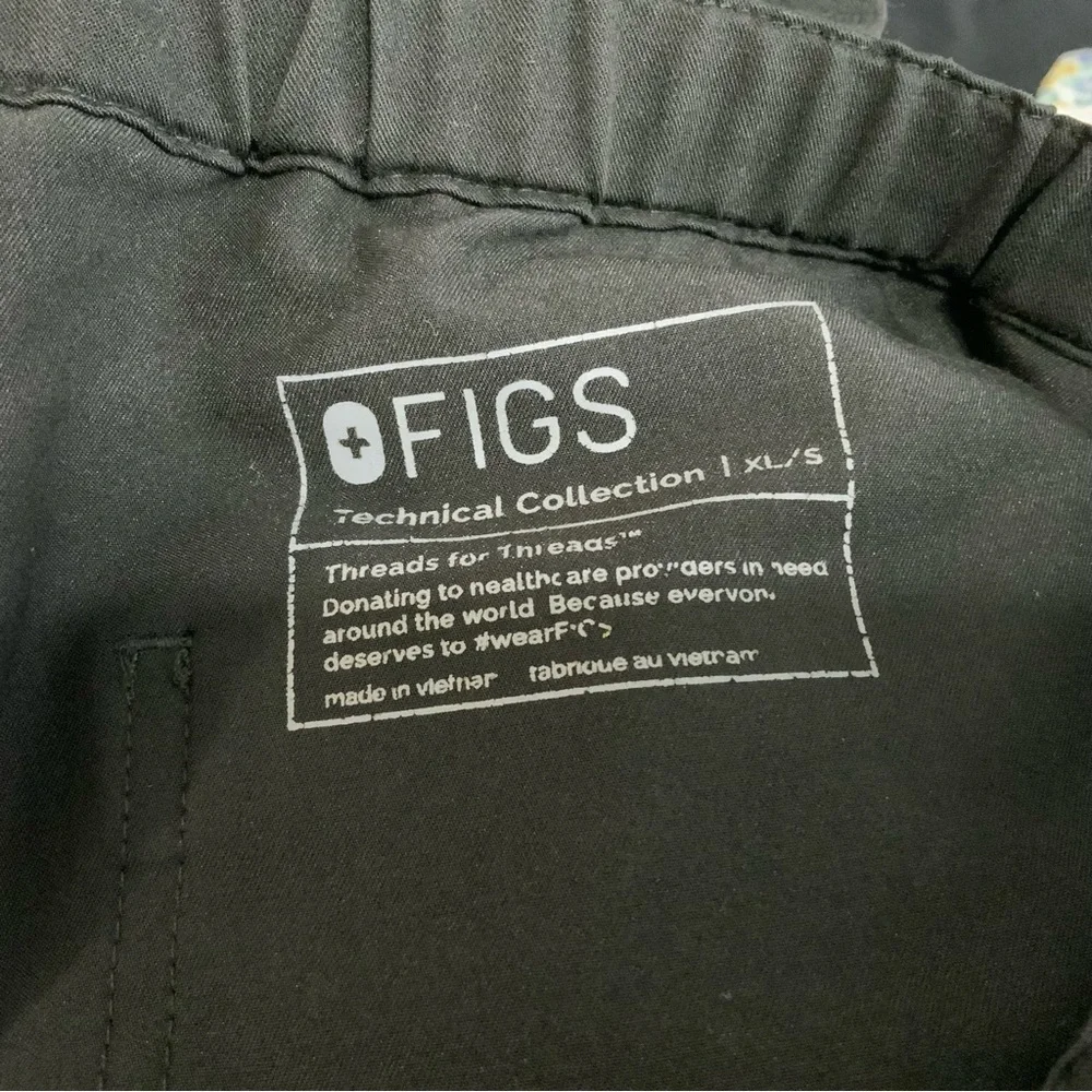 FIGS Black Men Scrub Set. Scrub Top XL. Scrub Bottoms XL. - Picture 14 of 14
